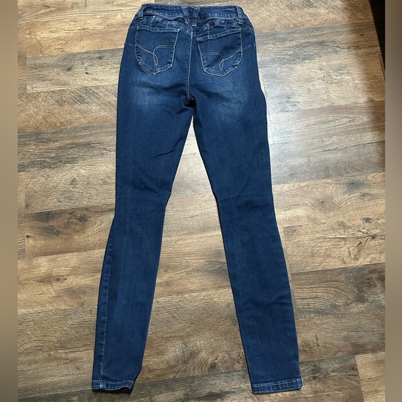 YMI Distressed Jeans Mid rise - Picture 2 of 4